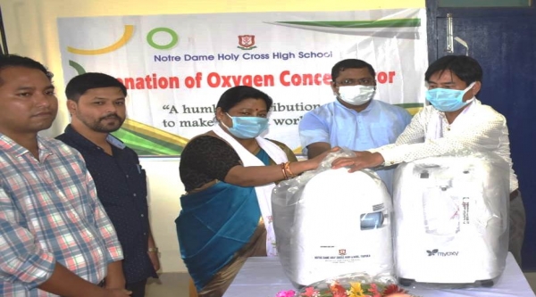  Notre Dame Holy Cross High School, Moharpara Donates Oxygen Concentrator.  